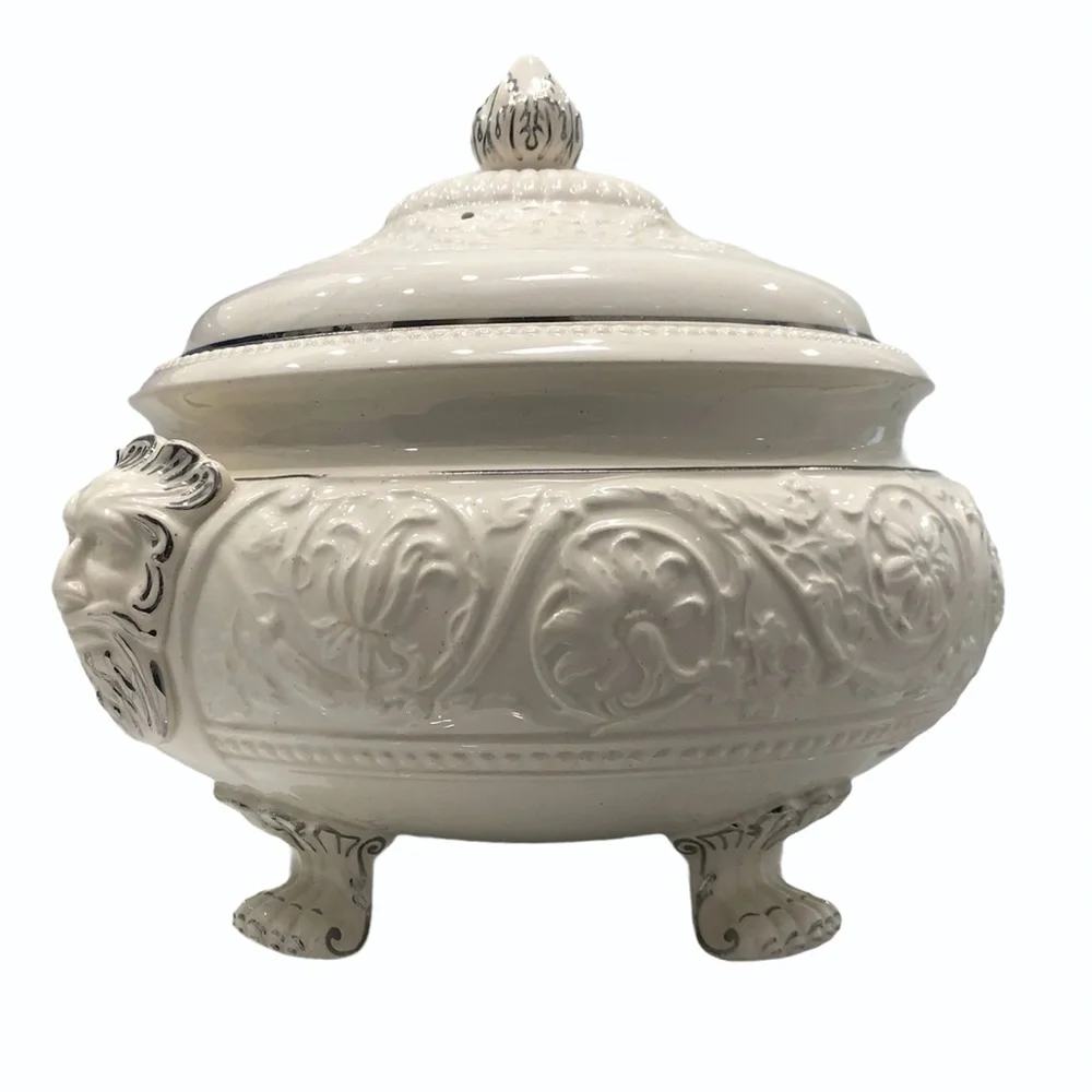 VINTAGE WEDGWOOD ETRURIA ENGLAND COVERED PATRICIAN SHAPE TUREEN